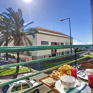 https://theos-apartment.madeira-islandshotels.com